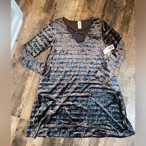 NWT Boutique lightweight  velvet material size large dress.